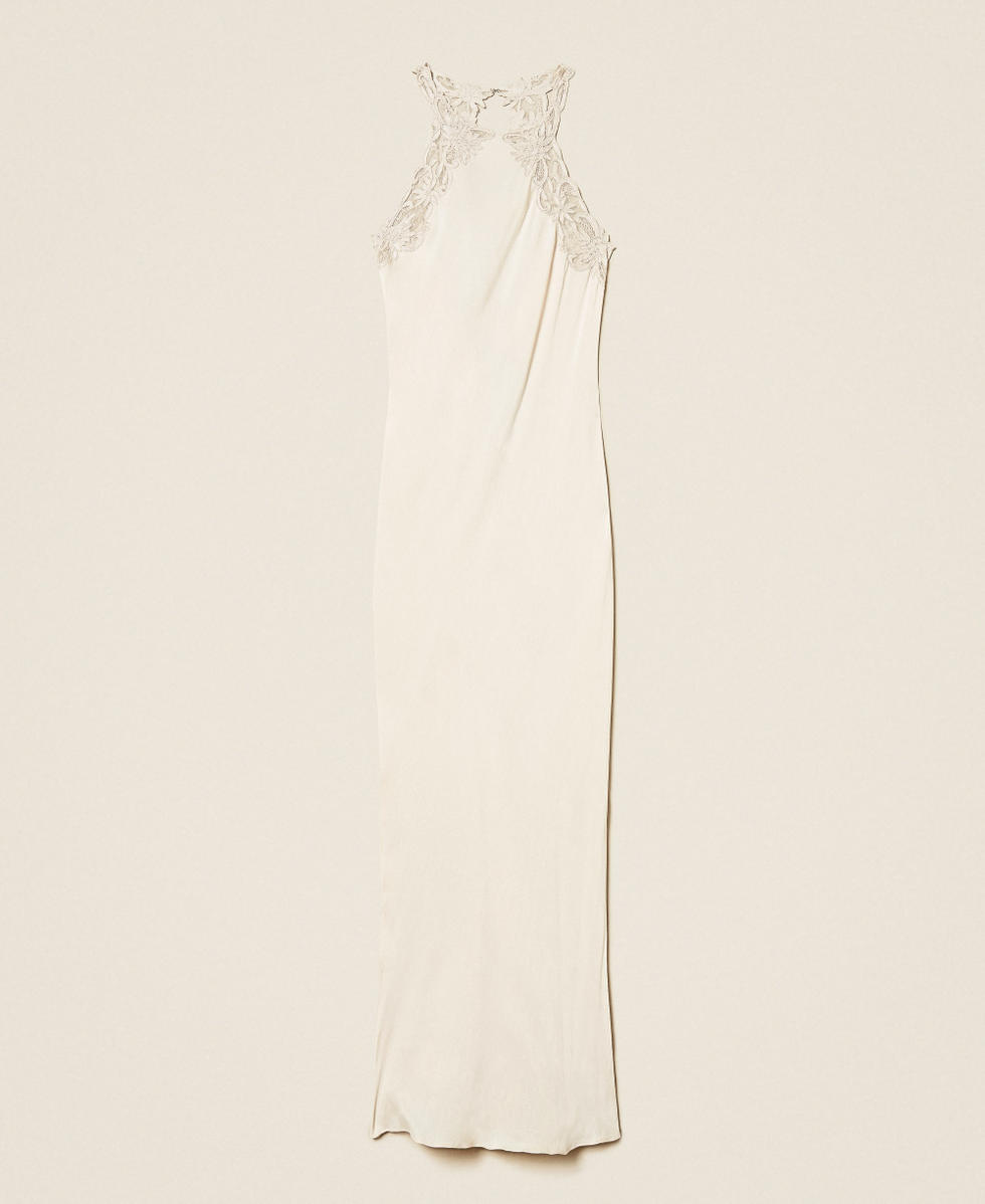 Langes Neckholder-Kleid aus Satin mit Stickerei