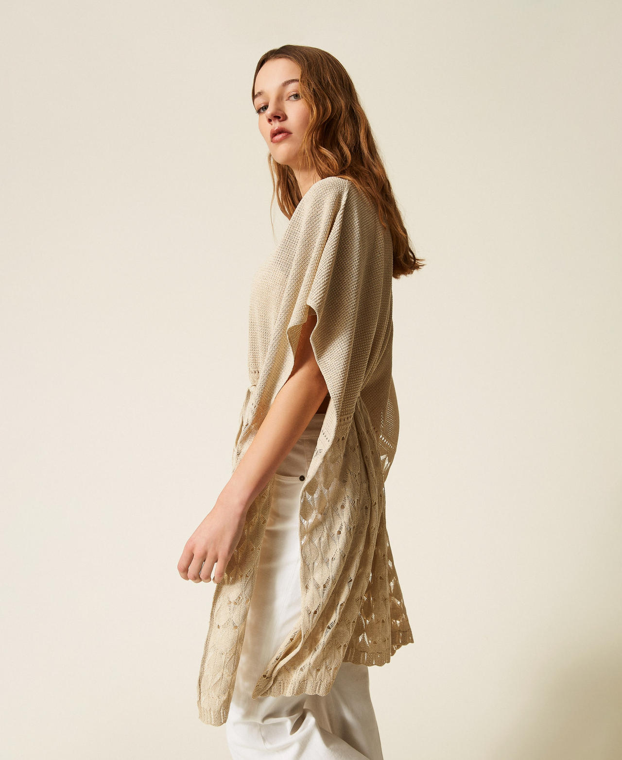 Strick-Cape im H&auml;keldessin Fog Frau 261LM3ADD_00140_02