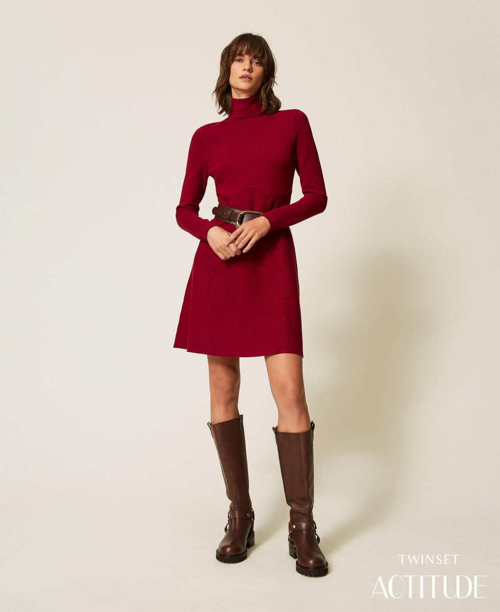 Kurzes Strickkleid mit Stehkragen "Rhabarberrot" Frau 262AP3110_13643_PA