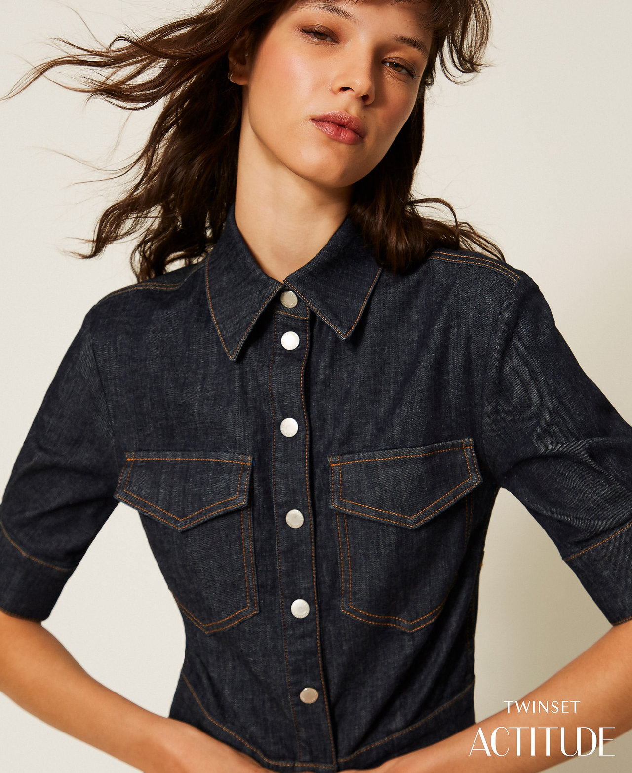 Dopasowana koszula z dżinsu Denim Sprany Kobieta 261AP2365_06295_PA