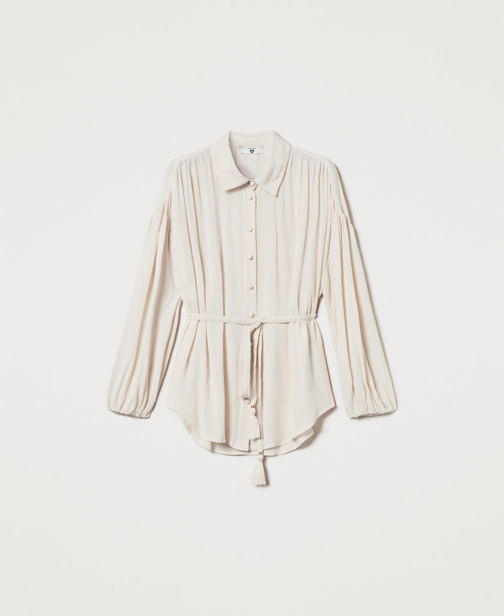 Hemd aus Krepon mit G&uuml;rtel