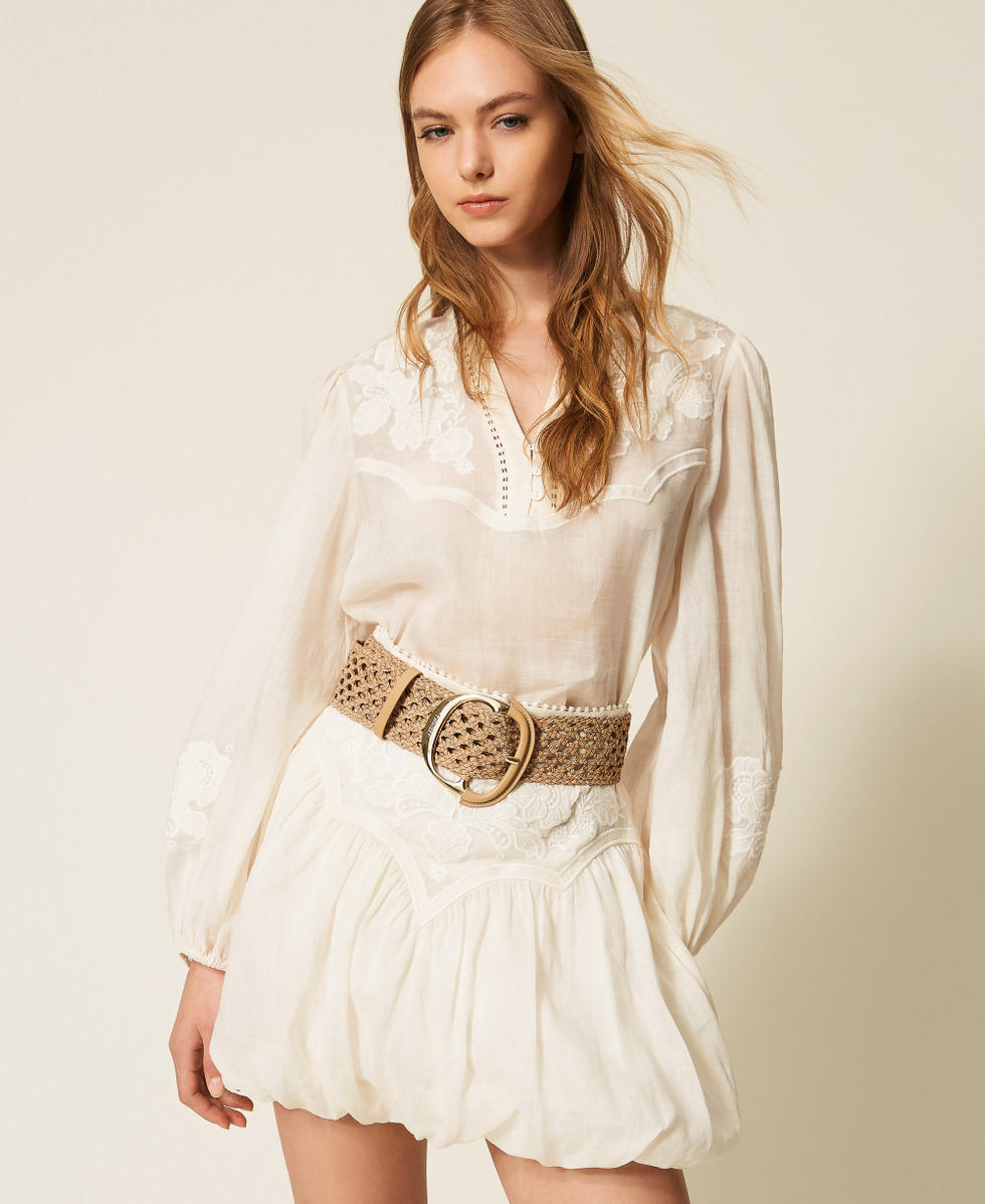 Intertwined belt with maxi buckle
