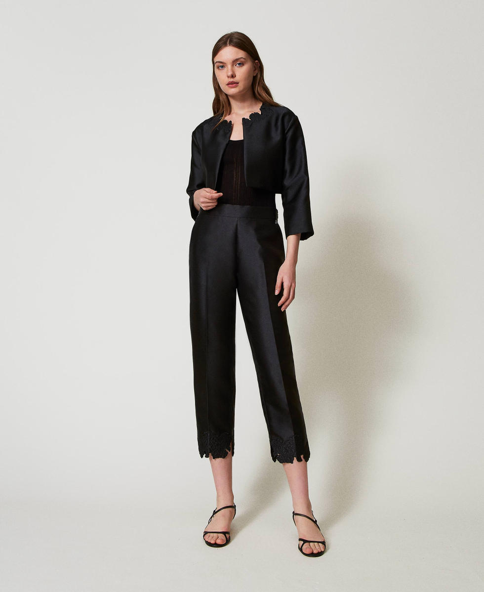 Pantalon en serg&eacute; avec broderie anglaise Noir Femme 251AP2263_00006_01