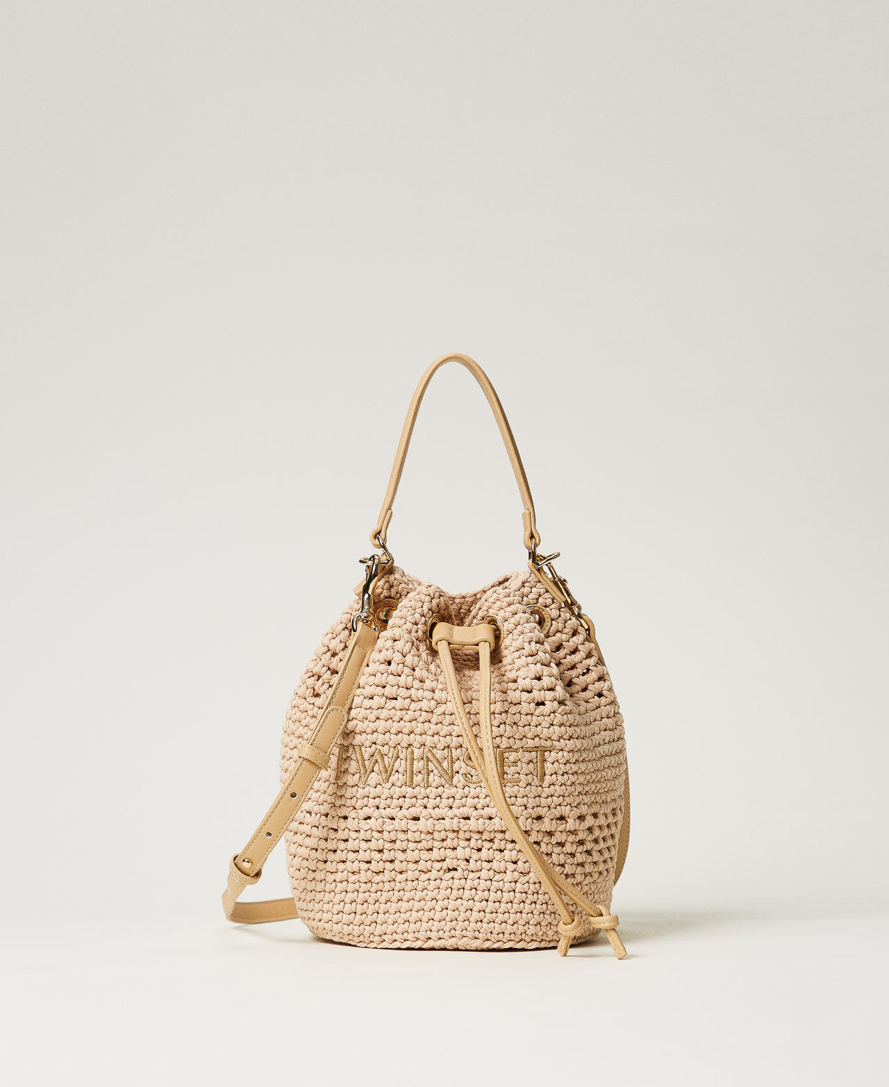 251TD8111_00497_01?quality=