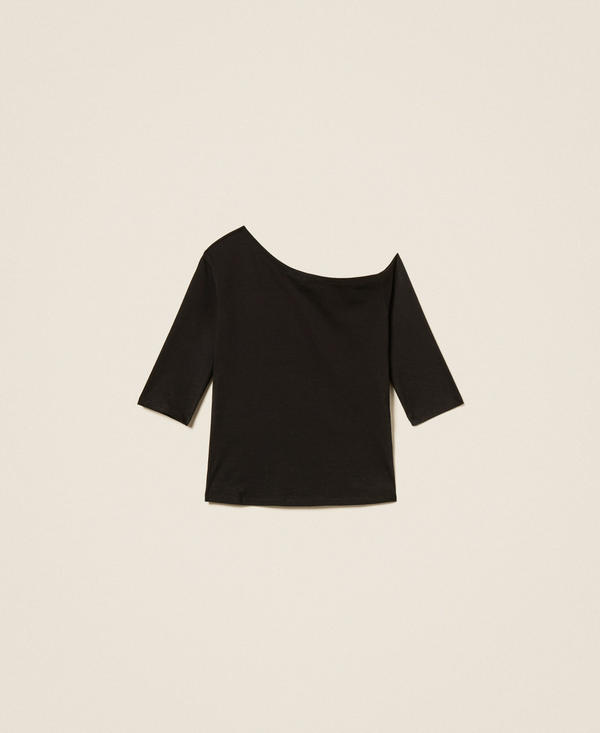 T-shirt with asymmetric collar