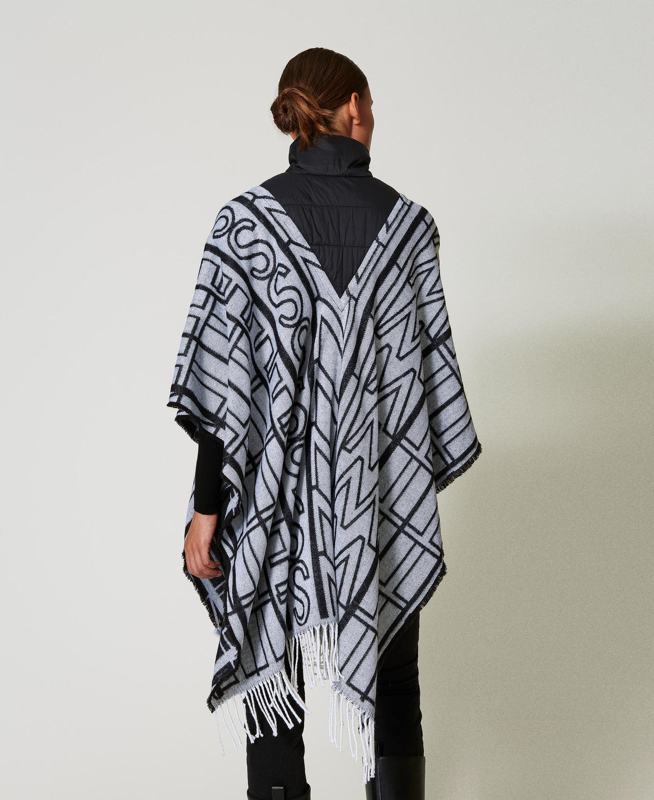 Jacquard poncho with logo Black Woman 242TA4100_00006_03