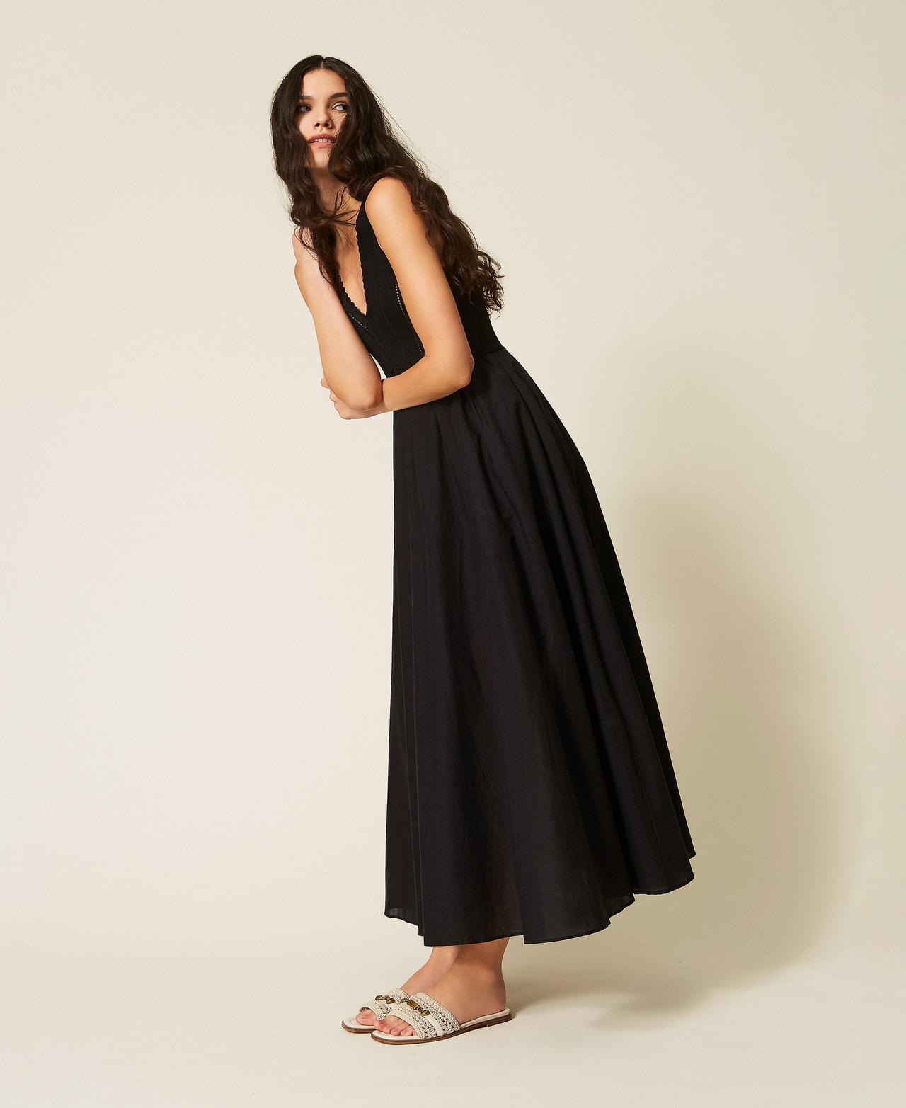 Langes Kleid mit Oberteil aus Strick Schwarz Frau 261LB3EDD_00006_02