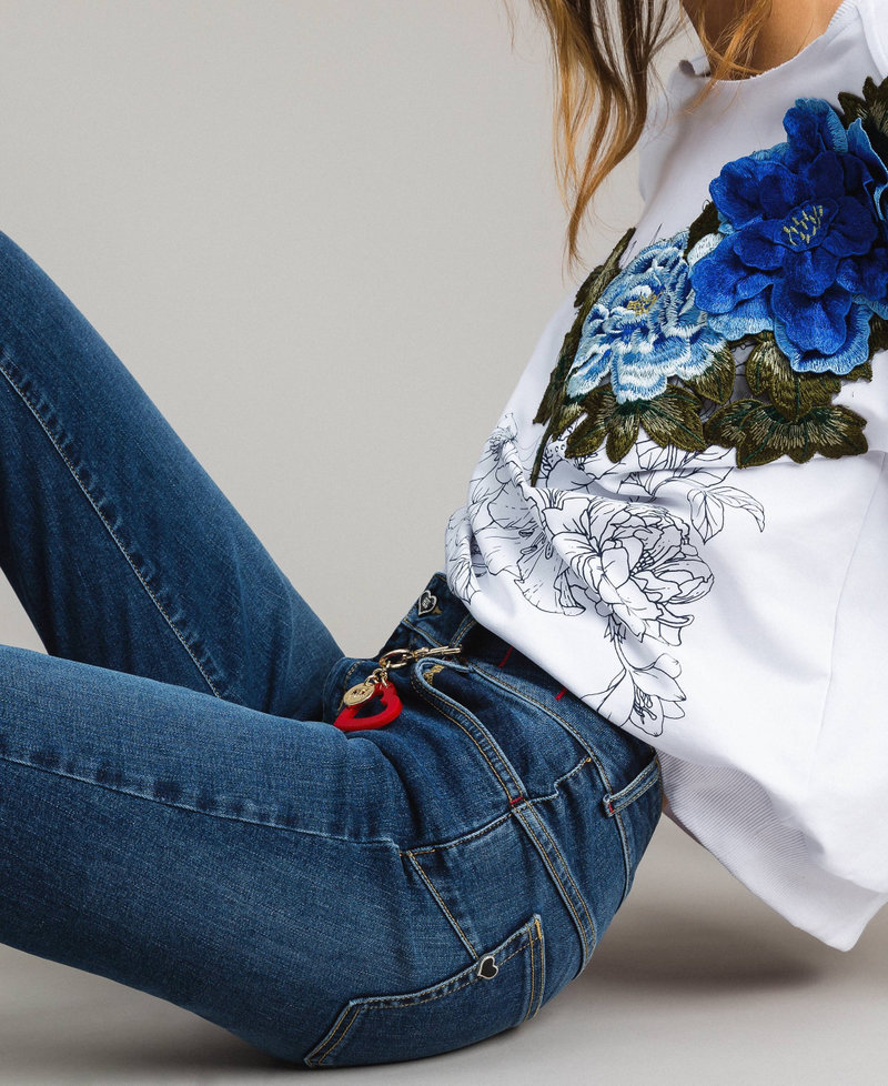 Skinny jeans with charms