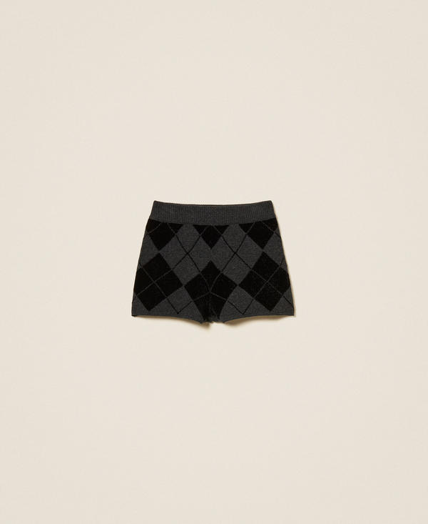 Diamond pattern knit shorts with inlays