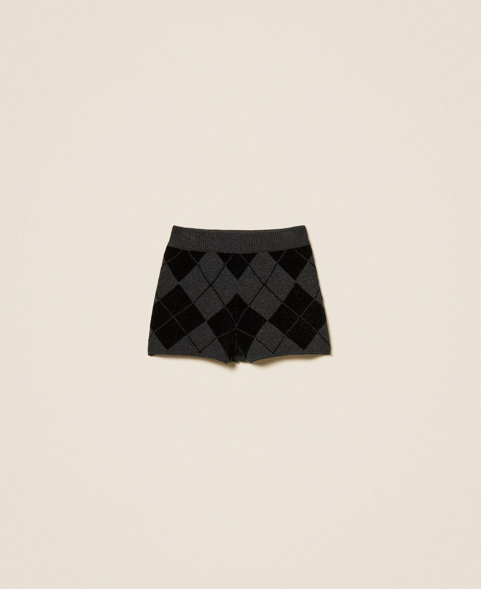 Diamond pattern knit shorts with inlays