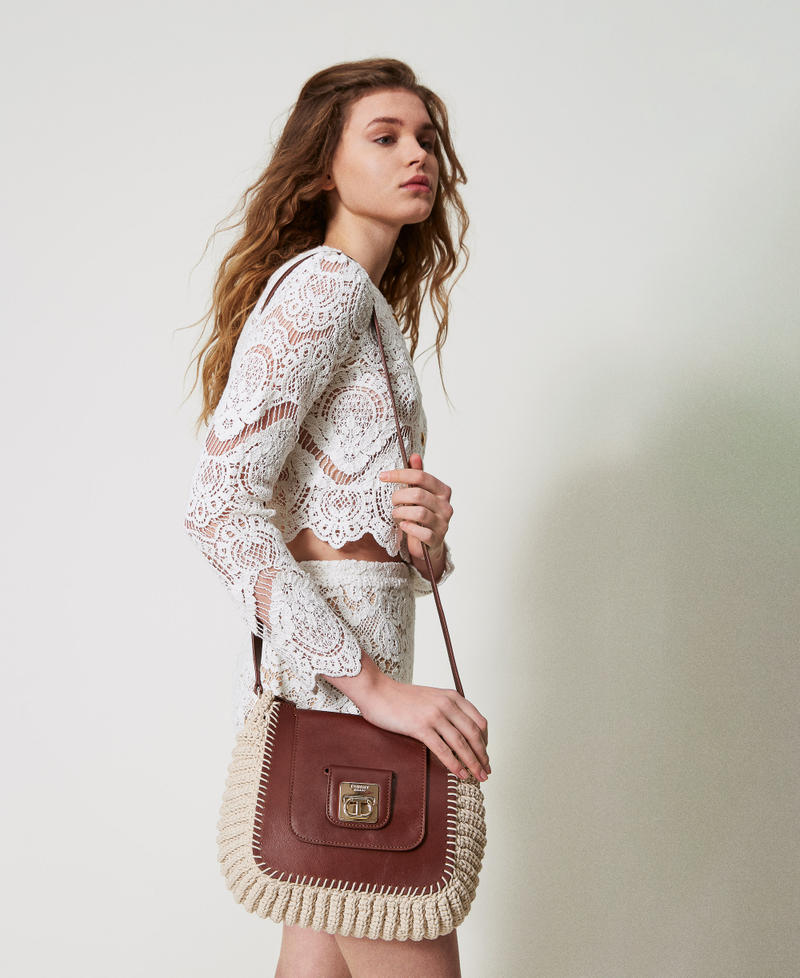 Shoulder bag in crochet and leather
