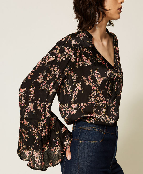Floral cr&eacute;ponne blouse