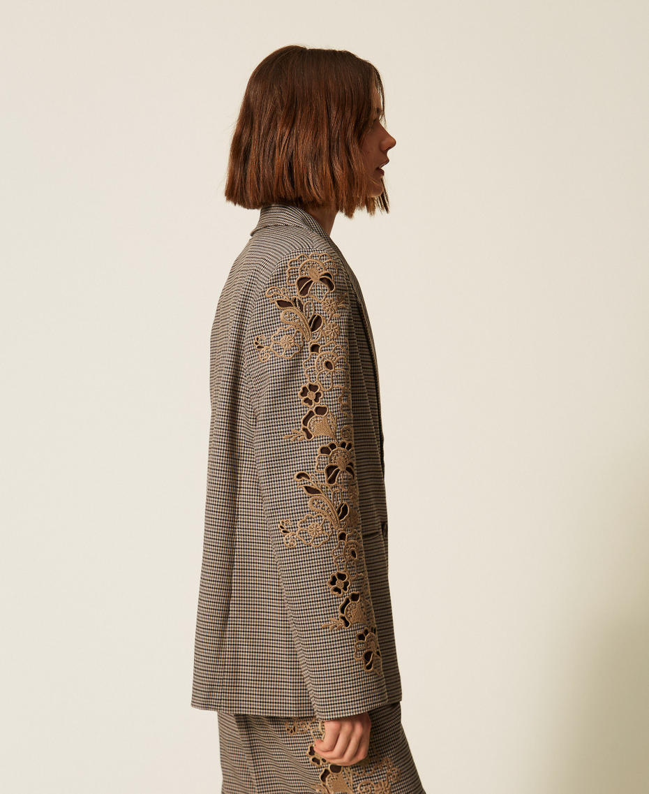 Blazer en pied-de-poule avec broderie