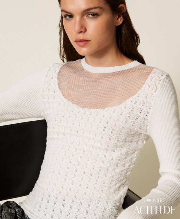 Pull ajusté avec empiècement transparent