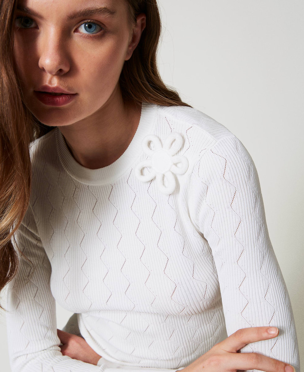 Pull ajust&eacute; avec fleur Blanc "Papers" Femme 251AP3064_00840_03