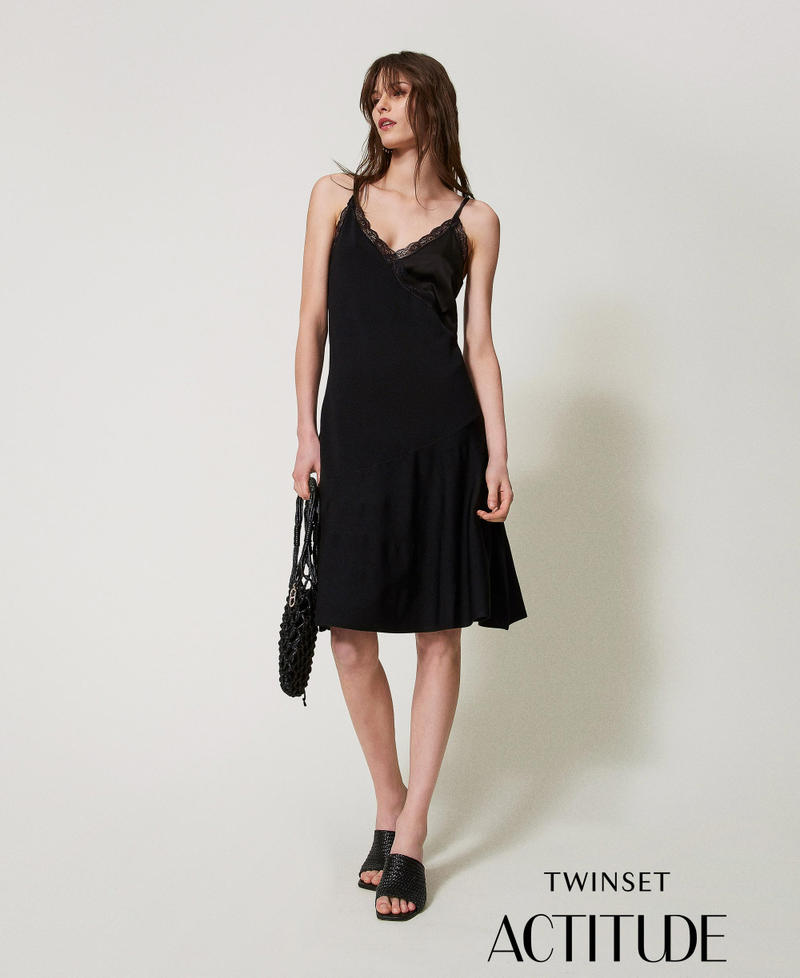 Midistrickkleid mit Spitze Schwarz Frau 251AX3020_00006_PA