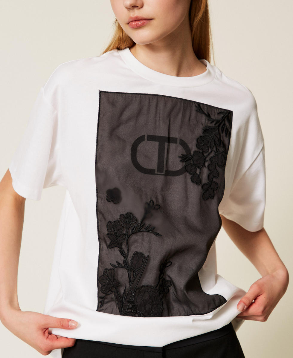 Oversized T-Shirt mit Blumenstickerei Wei&szlig; Frau 252TP2053_00001_04