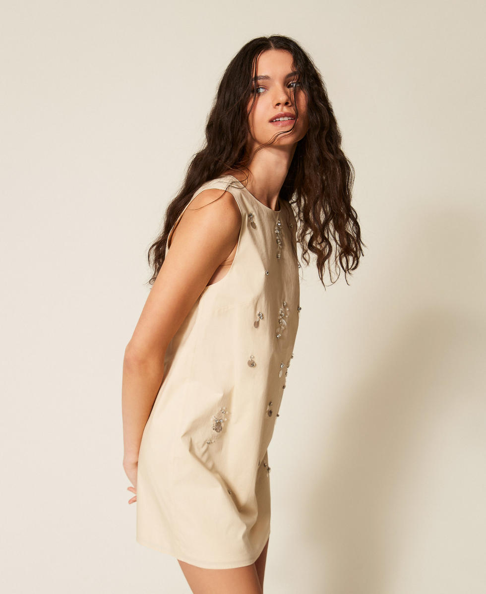 Vestido corto de popelina con bordado