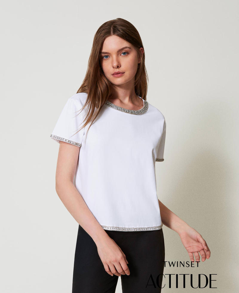 Boxy T-shirt with hand embroidery "Papers" White Woman 251AP2220_00840_PA