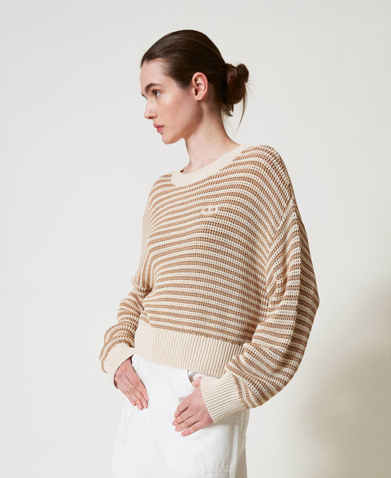 Gestreifter Pullover mit aufgesticktem Oval T Zweifarbig "Rope"-Beige / Delicate Beige Frau 251TP3321_12260_02