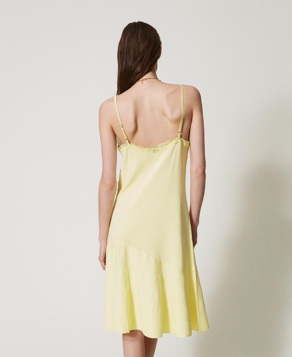 Midistrickkleid mit Spitze