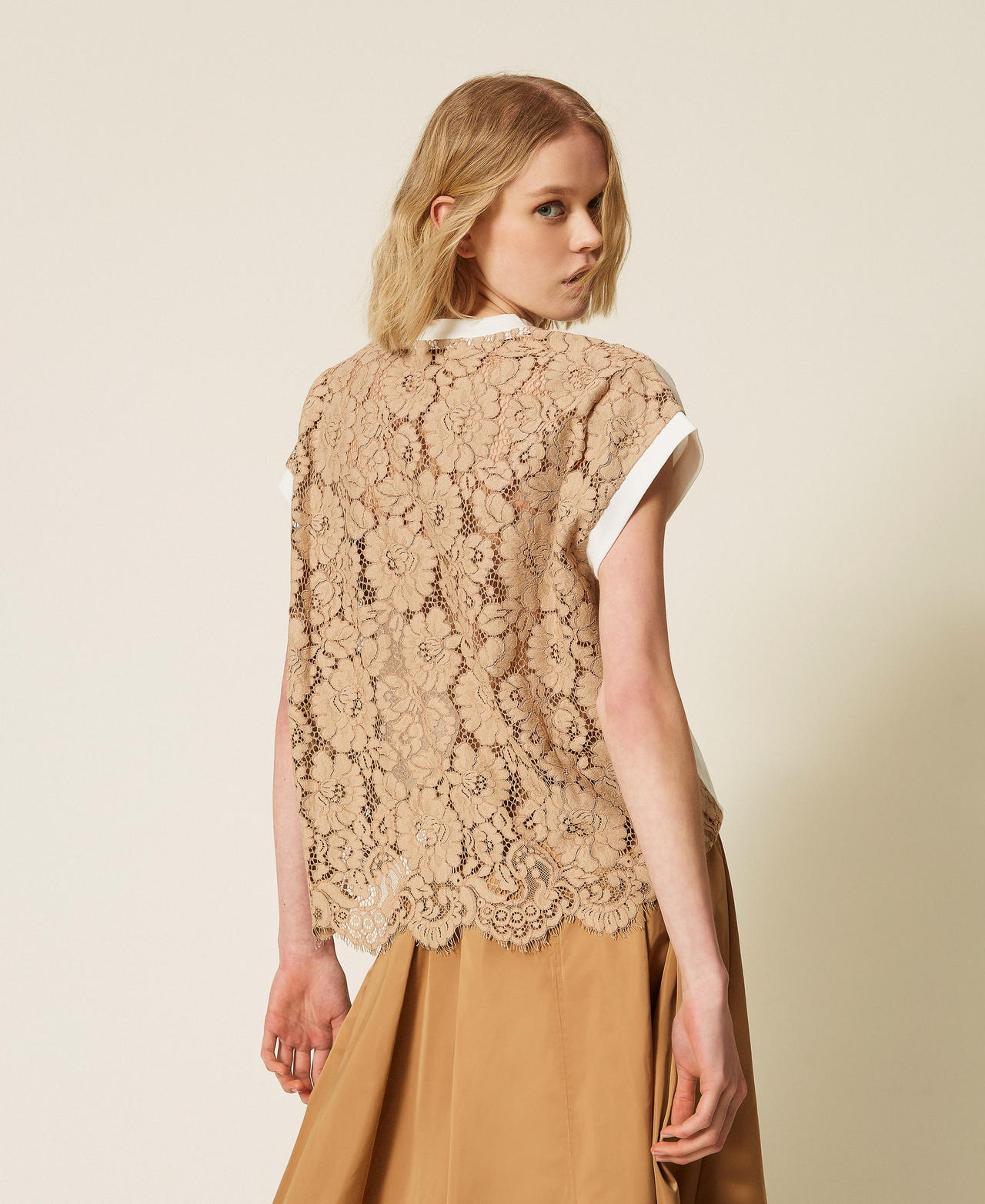 T-shirt con pizzo e logo ricamato Bicolor Off White / Incense Donna 261LL2ADD_13299_03