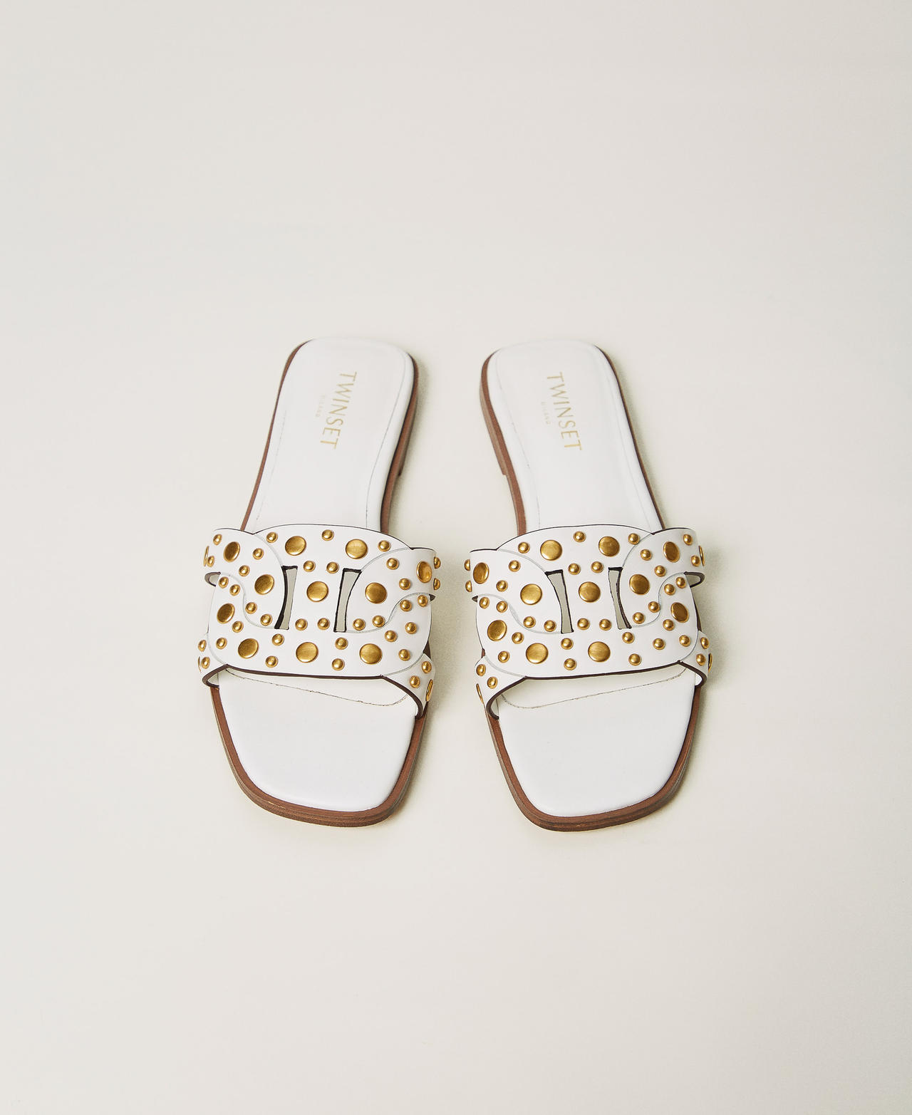 Sandali slide in pelle con borchie Bianco Neve Donna 251TGT072_00282_04