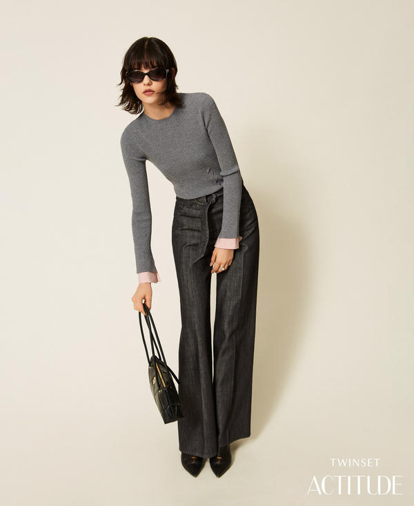 Pull col montant avec d&eacute;tails contrast&eacute;s