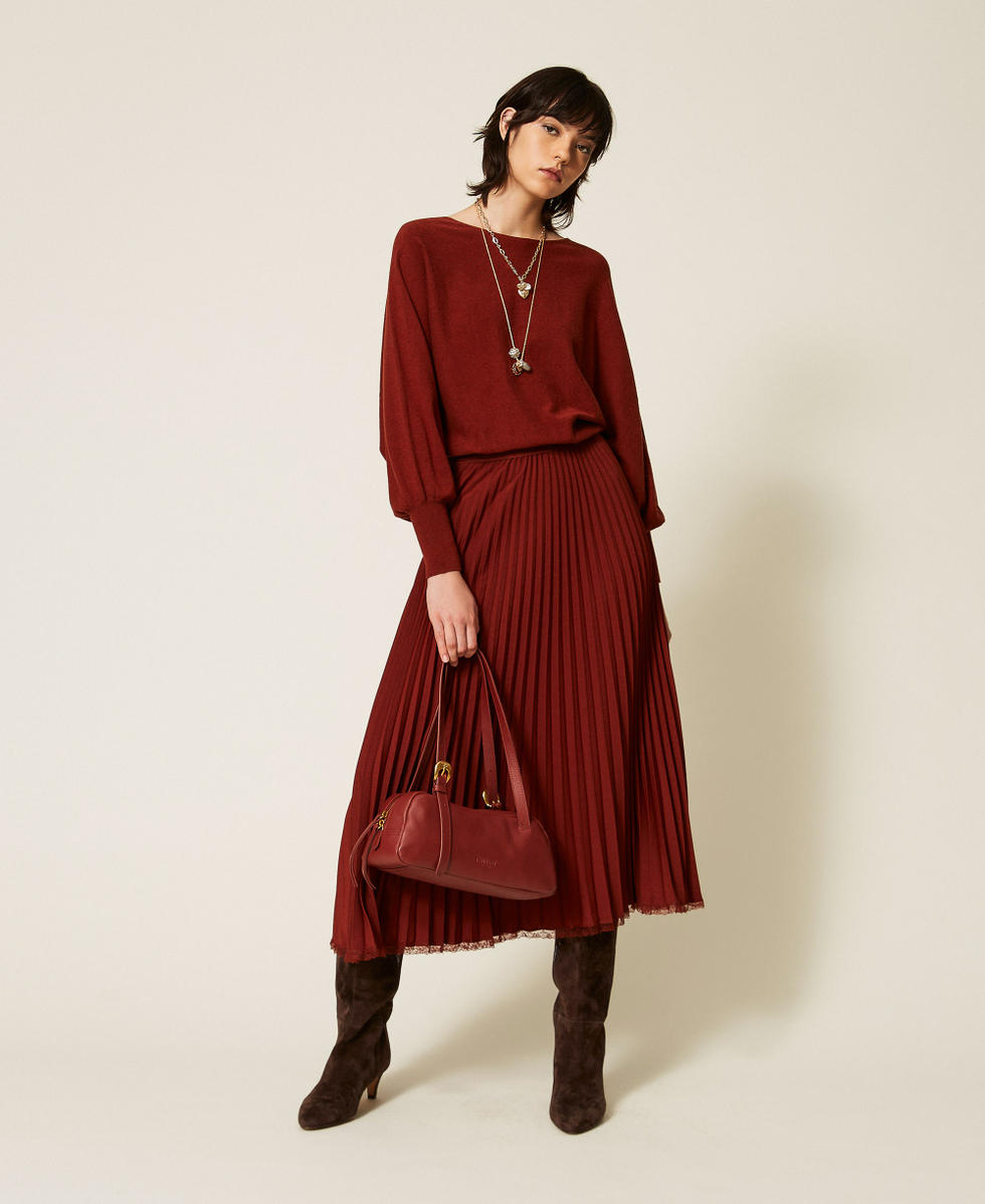 cherry brown dress Long knit and pleated crêpe Woman, cinched silhouette WL Gigi Hadid Walks Her Colour:Dusk