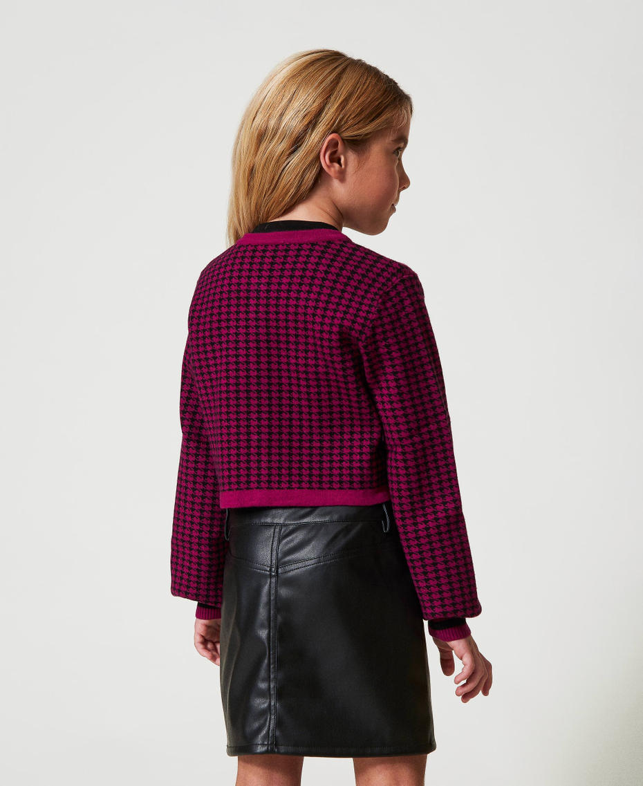 Jacke aus Jacquard-Strick mit Hahnentrittmuster Zweifarbig Magentaviolett/ Schwarz Mädchen 242GJ3100_11855_03