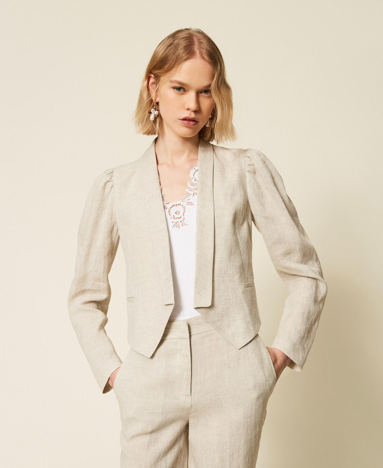 Cropped-Jacke aus Leinen mit Lurex Natural Bright Linen Frau 261TT2520_13499_01