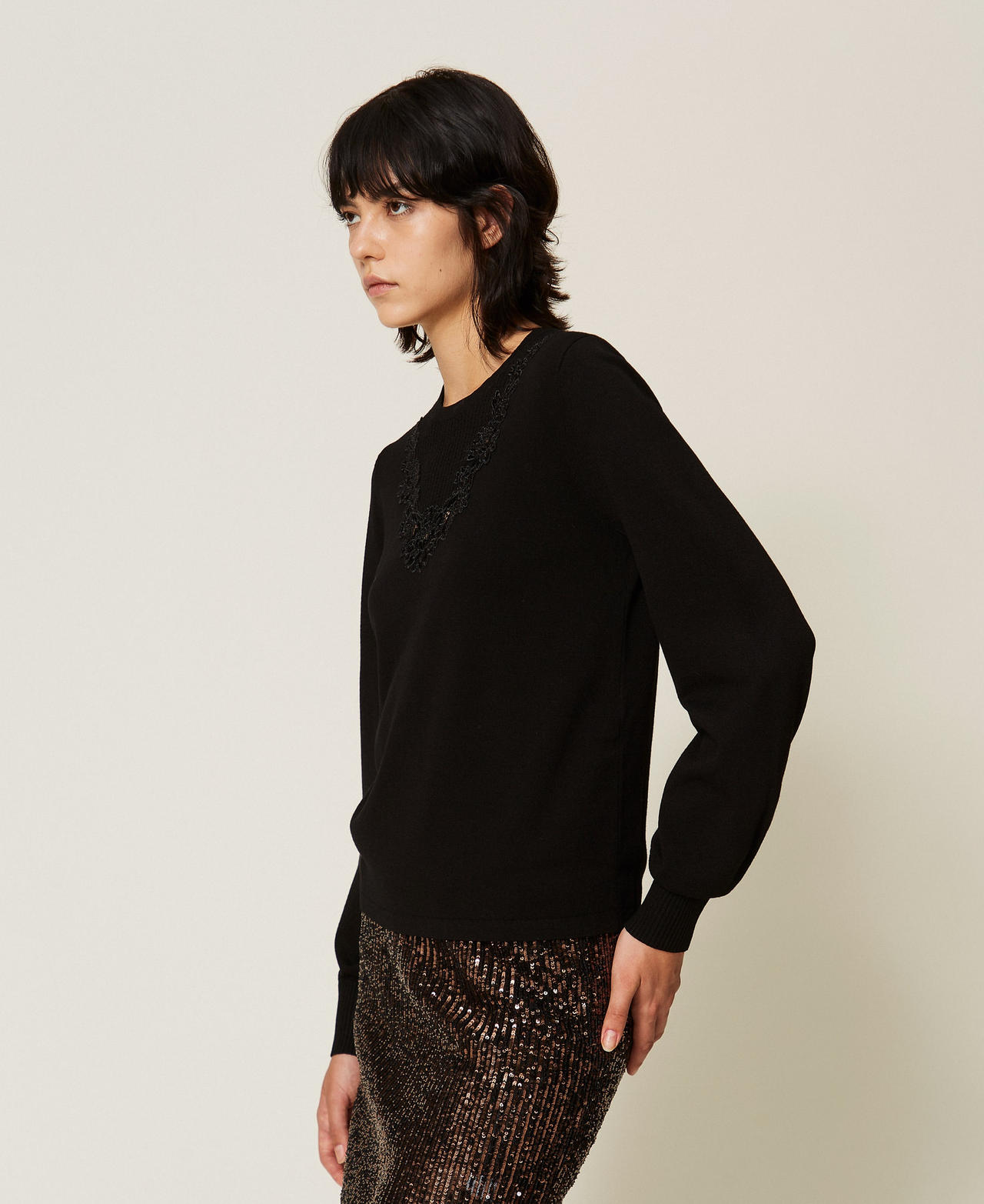 Pullover mit Makrameespitze Schwarz Frau 262TT3042_00006_02