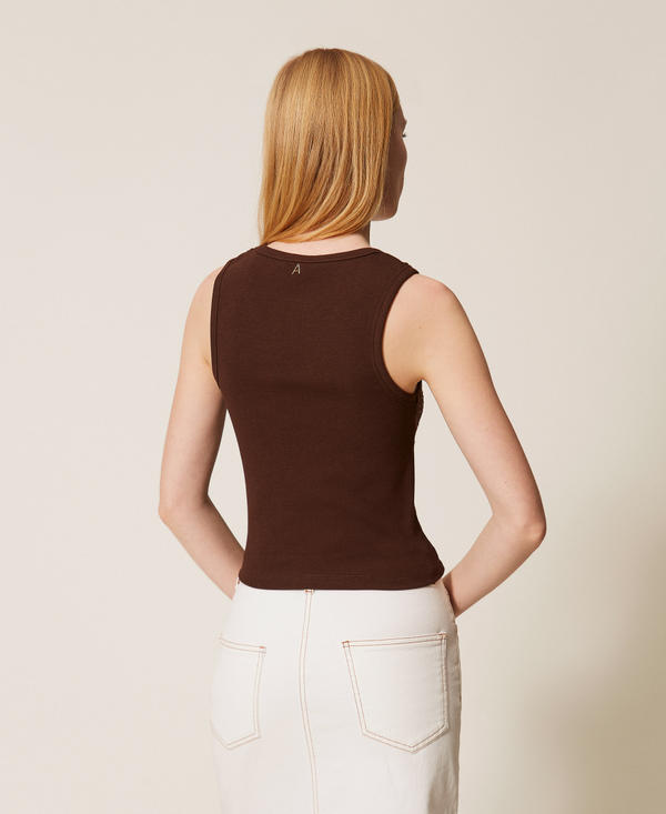 Ribbed top with embroidery