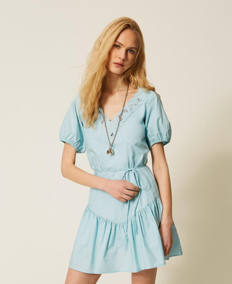 Robe courte en popeline et broderie anglaise Bleu &laquo;&nbsp;Dusty Sky&nbsp;&raquo; Femme 261TT2033_13451_01