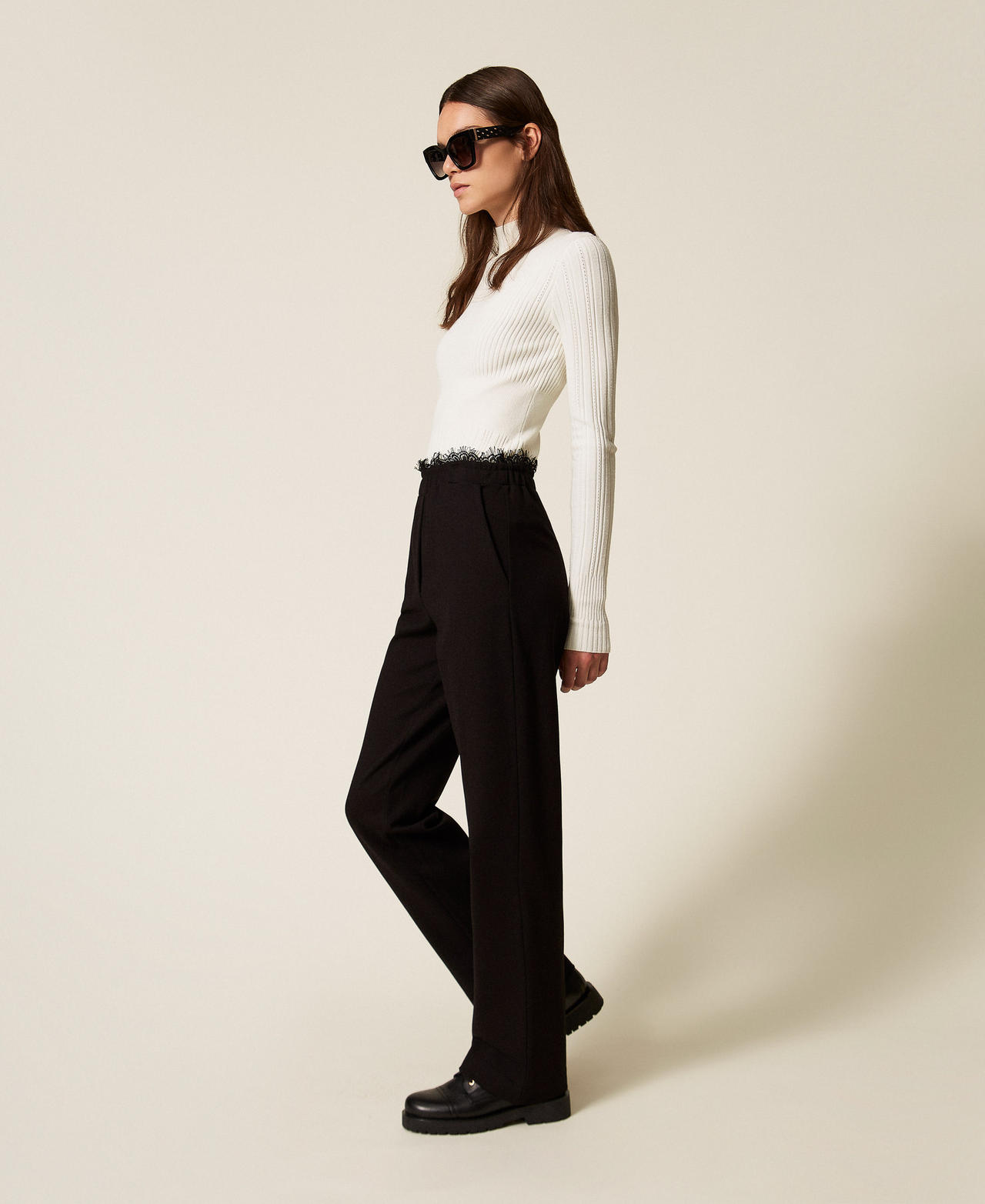 Fleece and lace straight trousers Black Woman 252LL2JDD_00006_02