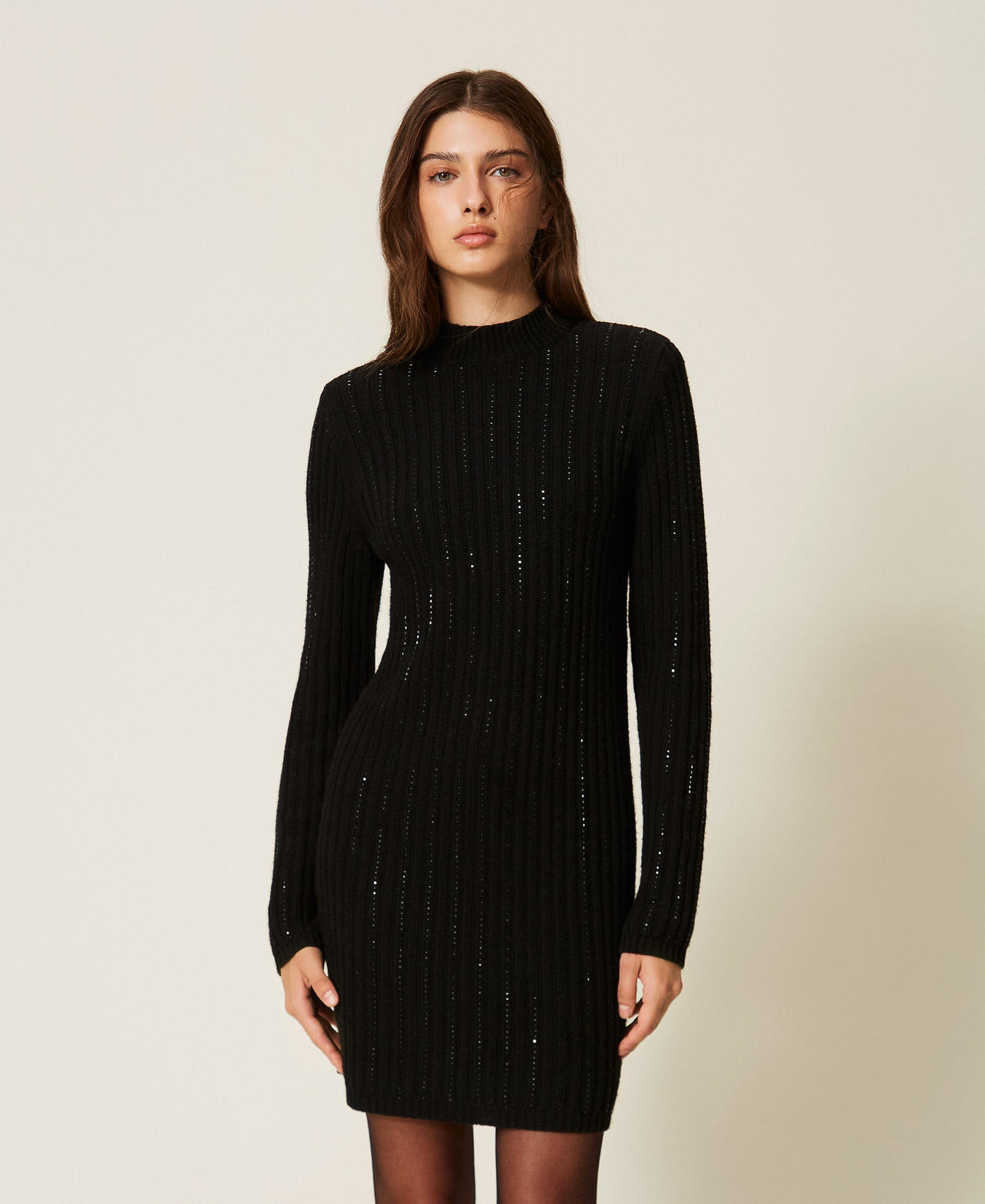 Robe courte en maille de laine mélangée avec strass