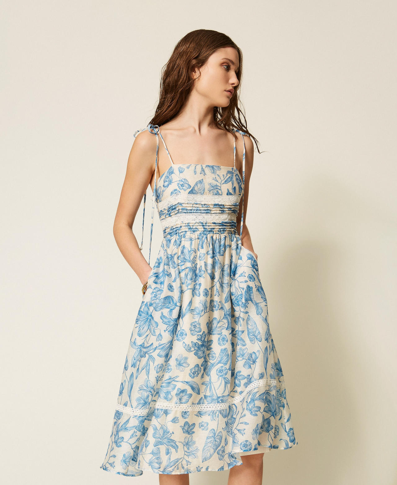 Short floral dress with lace Off White/Med Blue Toile De Jouy Print Woman 261LM2SCC_13465_02