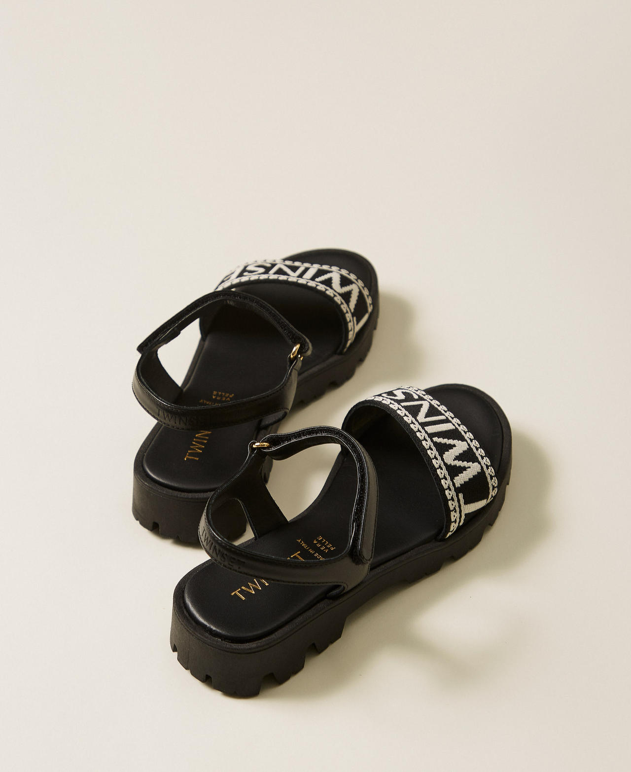 Sandały ze skóry z żakardowym logo Czarny Dziewczynka 261GCJ04C_00006_03