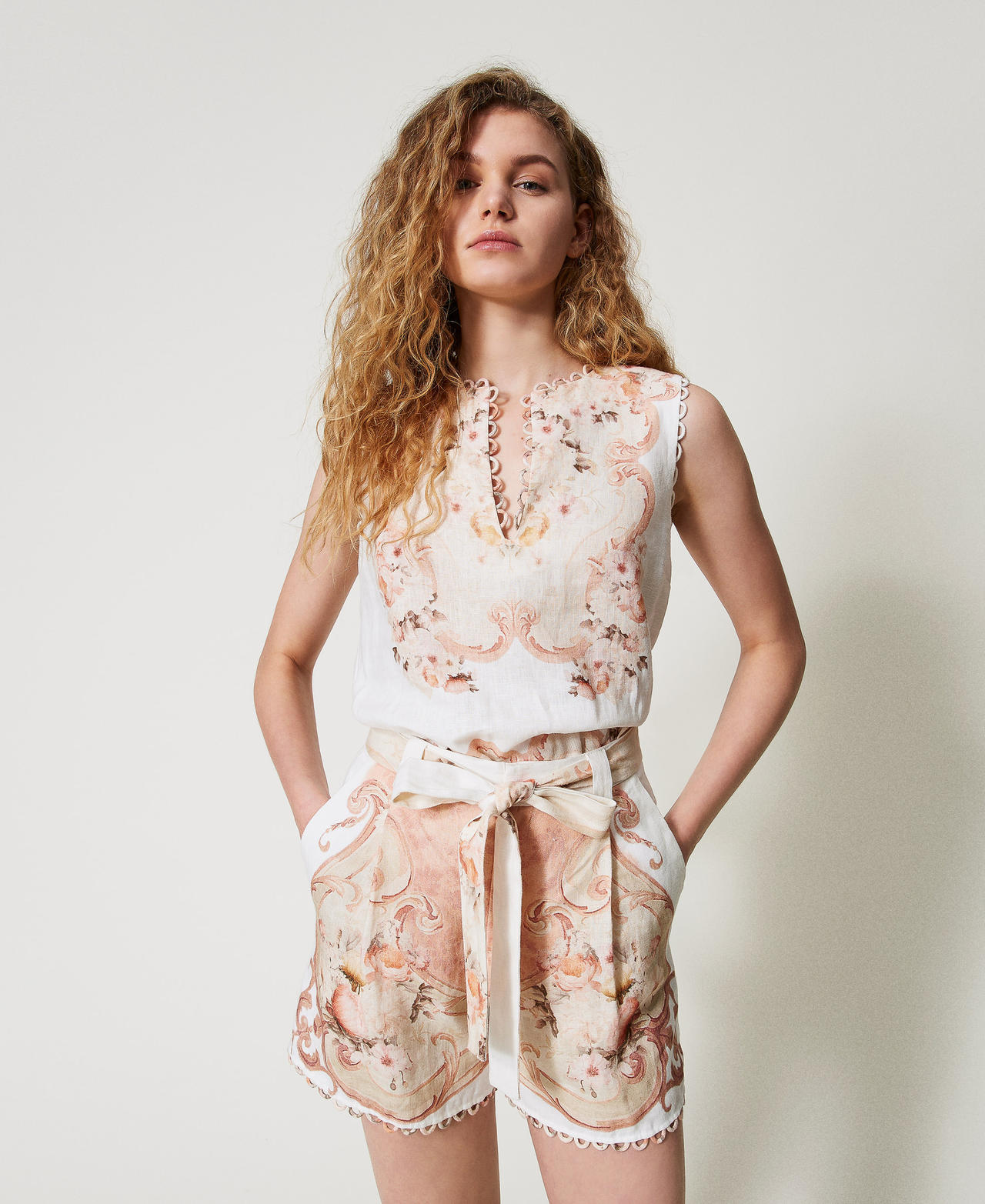 Printed linen shorts Flowers Tapestry Dusty Coral Shade Print Woman 251TT2443_12527_01