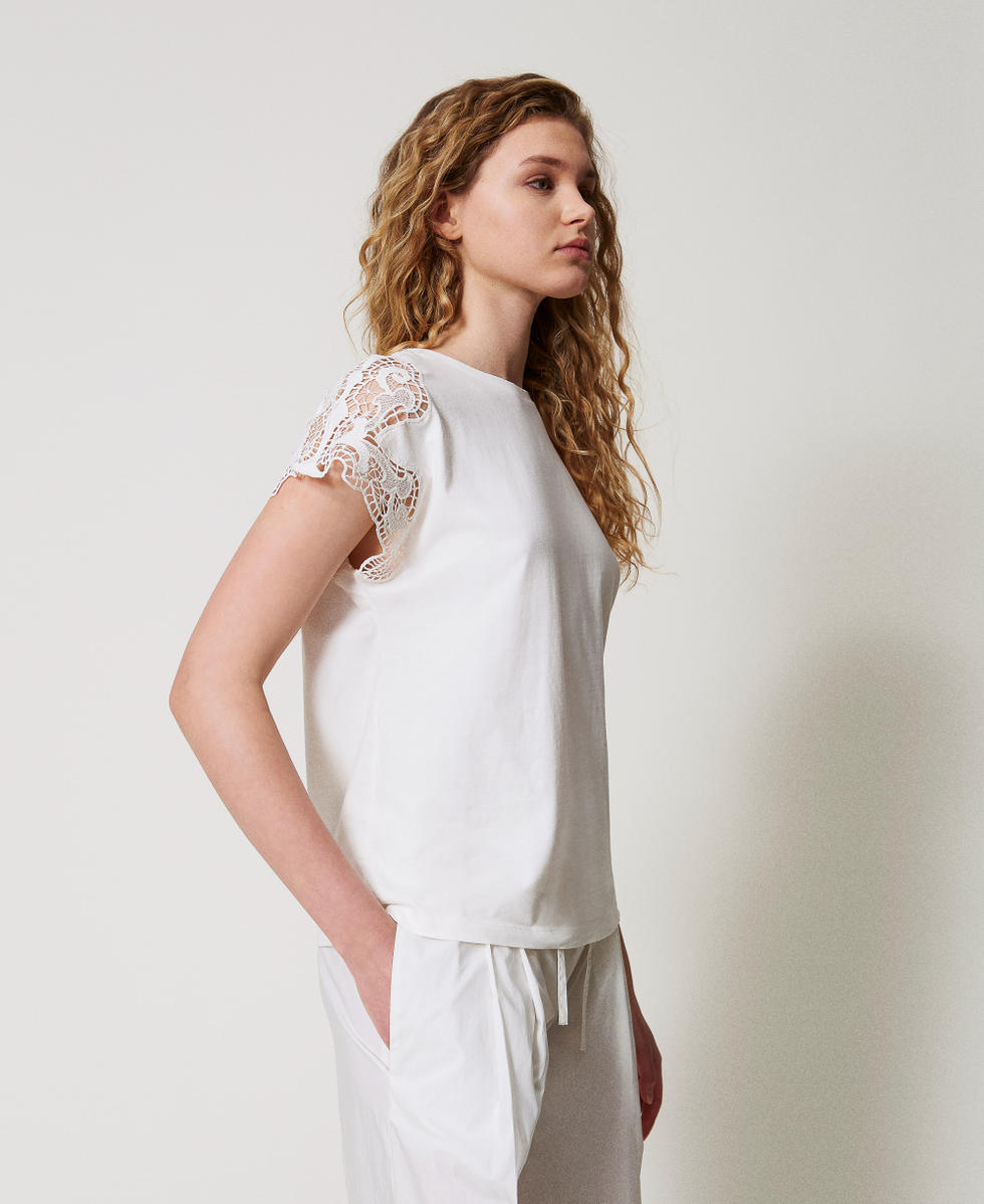 Regular fit T-shirt with lace White Woman 251TP2290_00001_02