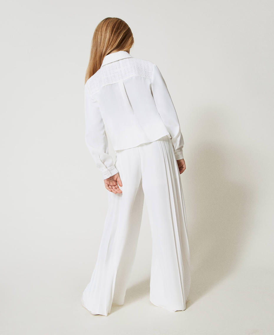 Pantalon palazzo avec empi&egrave;cements pliss&eacute;s