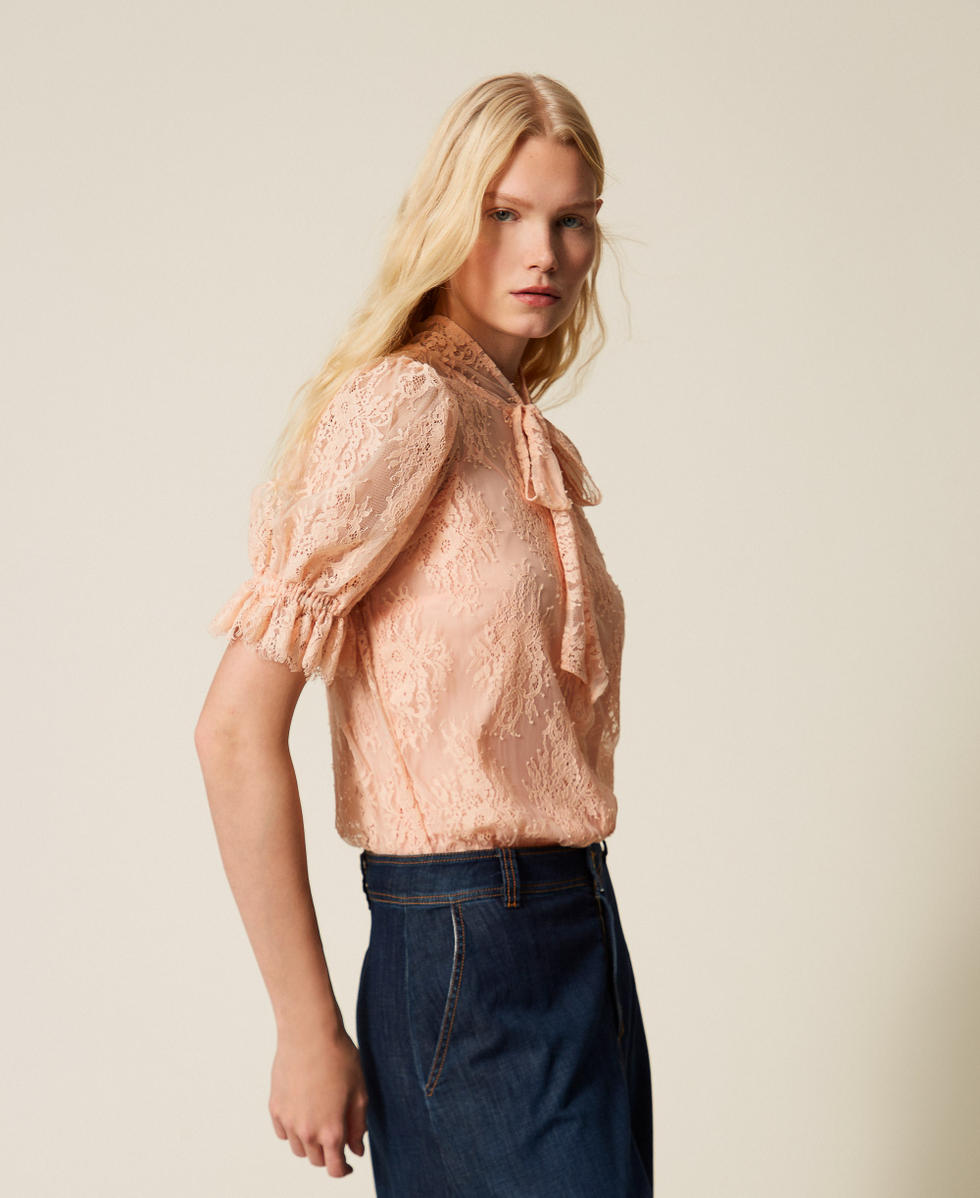 Camicia in pizzo con fiocco Rosa "Peach Pink" Donna 261TP2625_11750_02