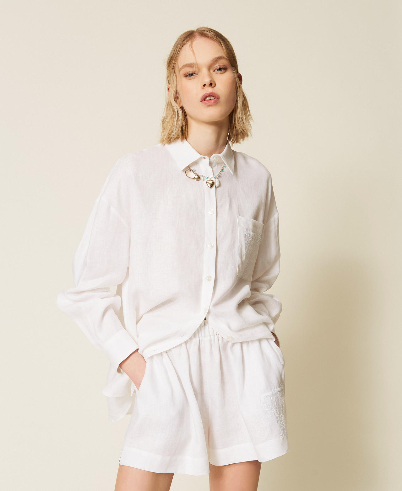 Shorts aus Leinen mit gesticktem Logo Wei&szlig; Frau 261TT2304_00001_02