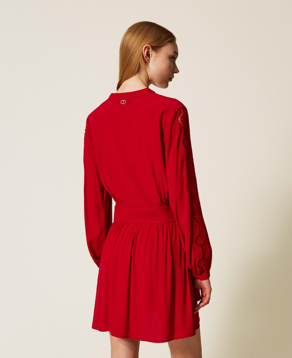 Kurzes Kleid aus Krepp mit Stickerei Venedigrot Frau 252TP2150_00740_03