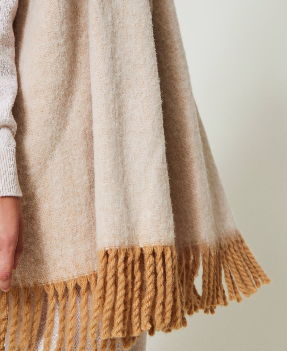 Melierter Poncho mit Fransen