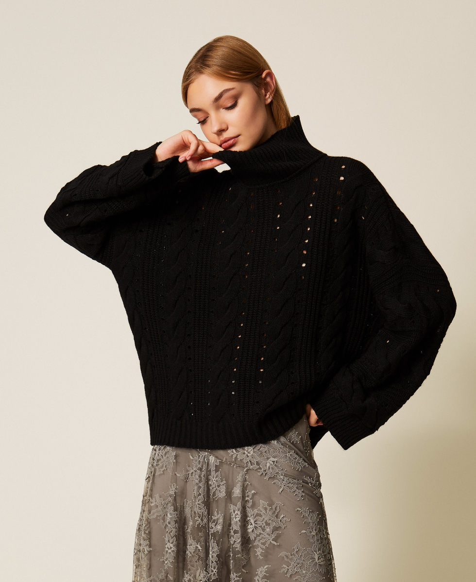 Longpullover aus Wollmischung mit Z&ouml;pfen Schwarz Frau 252TT3101_00006_01