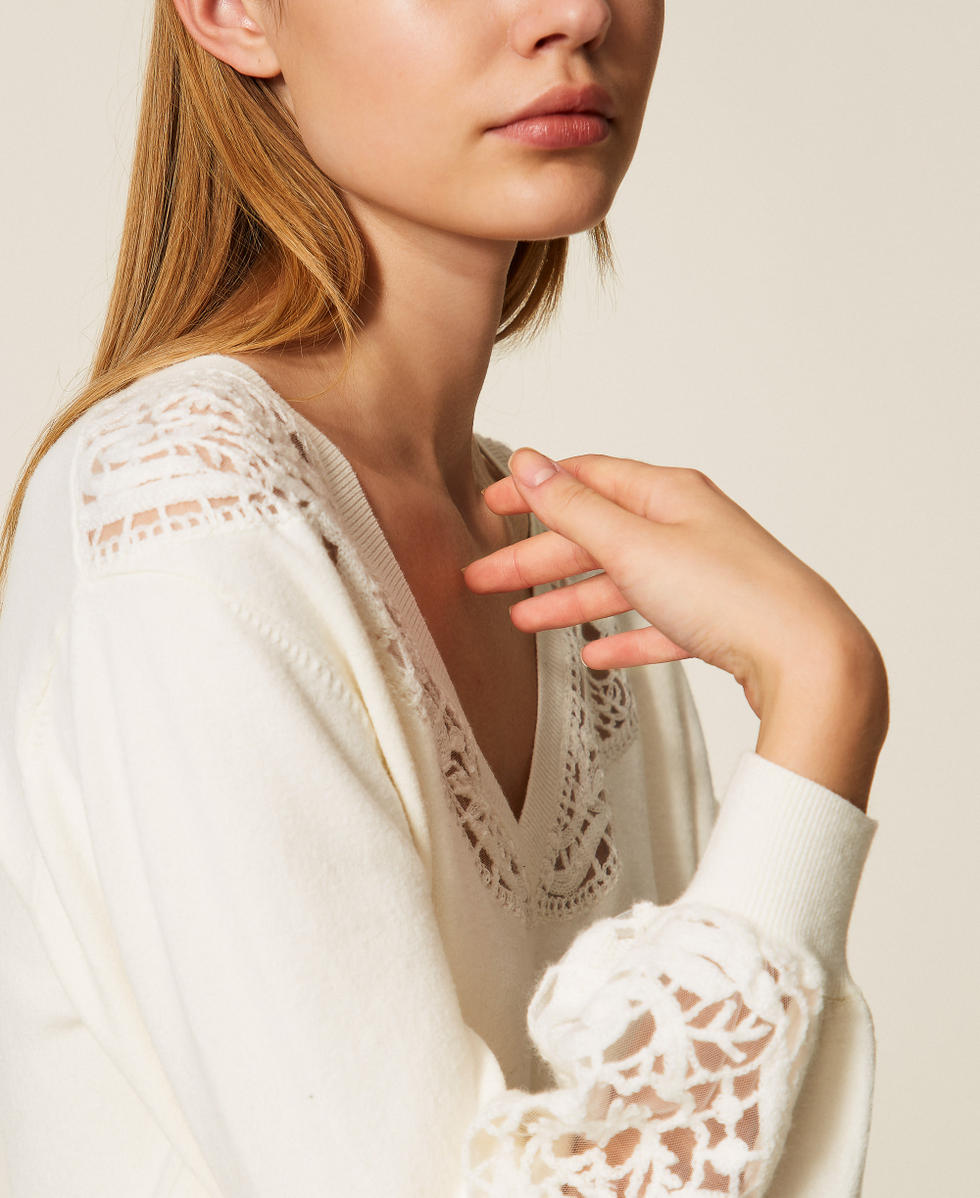 Pullover mit gestickten Intarsien Wei&szlig; Schnee Frau 252TT3440_00282_04