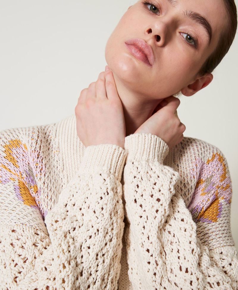 Cardigan aus Jacquard-Strick mit Blumendessin Flowers-Jacquard, schneewei&szlig; Frau 251TP3610_12359_05