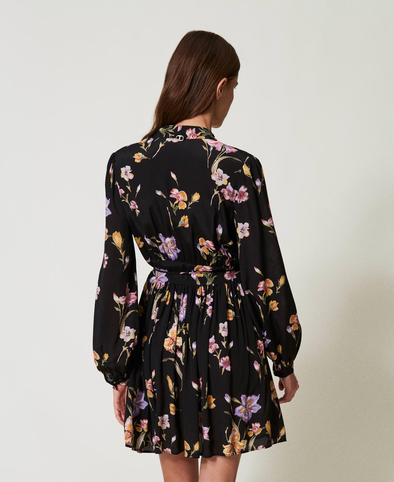 Short cr&ecirc;pe de Chine floral dress Multicolour/Black Iris Print Woman 251TP2773_12328_03