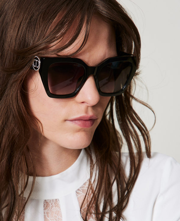 Oversized square sunglasses